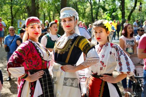 автентични носии