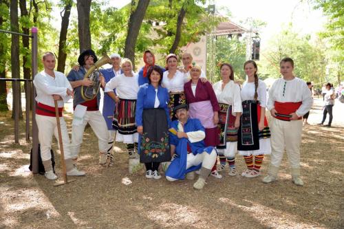 автентични носии